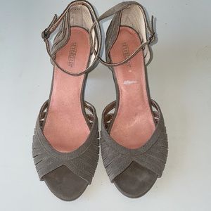 Seychelles size 10 nwot grey comfort heels ankle strap Anthropologie